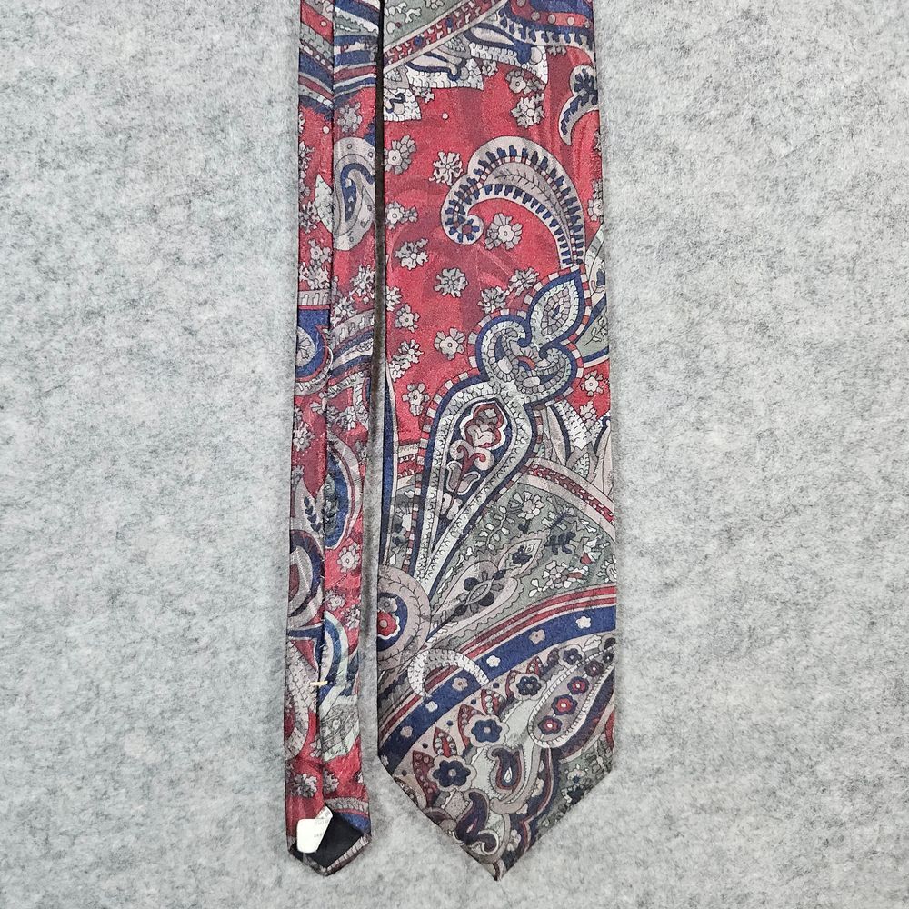 Wembley Burgundy Paisley 100% Polyester Neck Tie Made In USA 4x60 Preppy Office